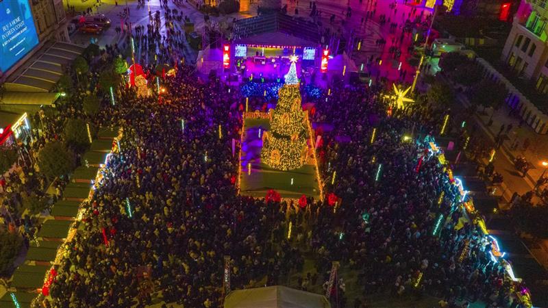 Новогодишна забава на плоштадот „Македонија“ во Скопје