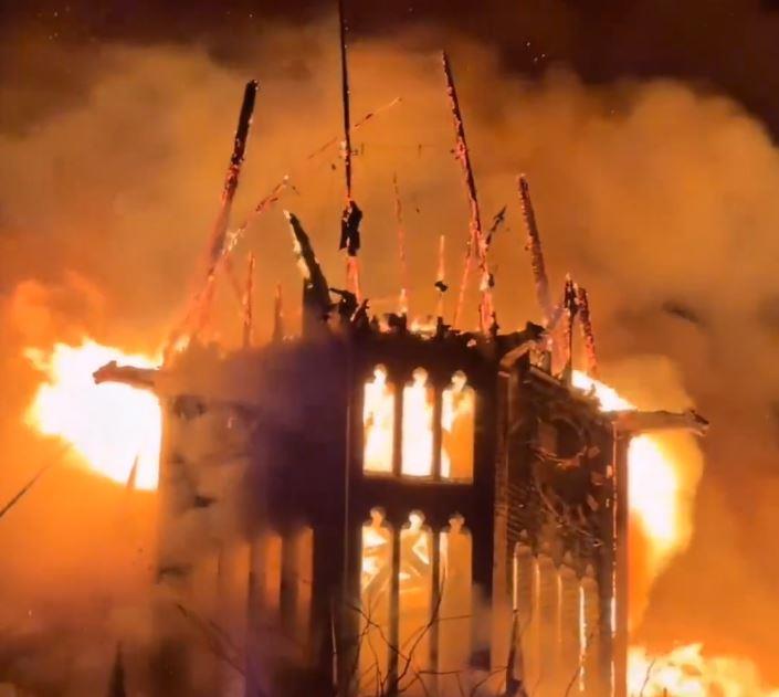 Видео: На новогодишната ноќ изгоре црква во Амстердам стара 154 години