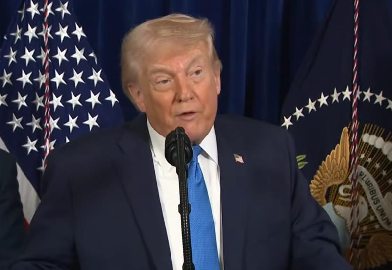 Трамп го предупреди Иран дека ќе биде „многу силно погоден“ ако бидат убиени уште демонстранти