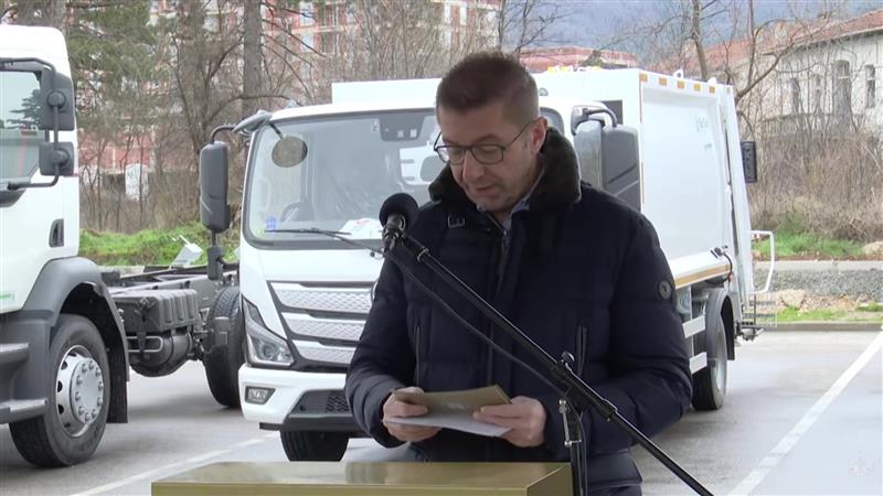 Мицкоски: Со испораката на опремата за справување со цврстиот отпад правиме исчекор кон почиста животна средина