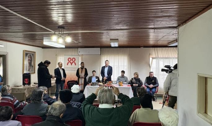 Бадникарите во посета на домот за стари лица Мајка Тереза