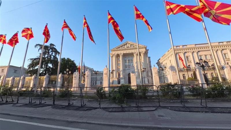 Мицкоски свикува лидерска средба на 14 јануари, Филипче експресно го одби