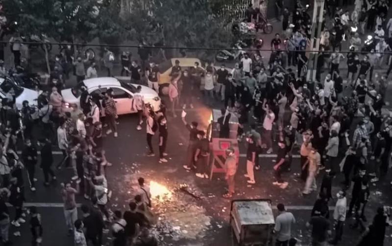 Режимот во Техеран се закани: Учесниците во протестите се соочуваат со смртна казна