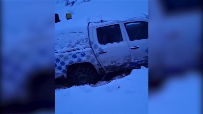Двајца скопјани ја поминале ноќта заглавени во снег кај Лазарополе, спасени се утрово 