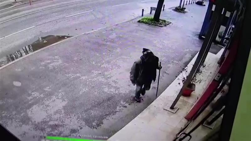 МВР го приведе лицето кое го скрши стаклото на бугарската амбасада