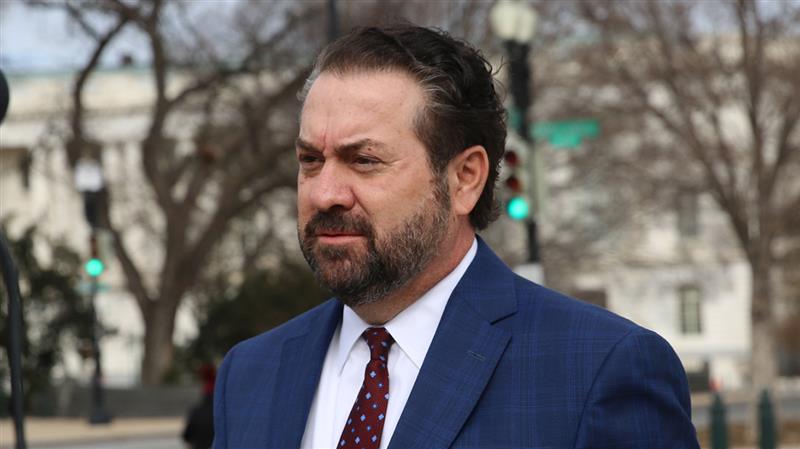Несудениот амбасадор на САД во Србија почина од срцев удар 
