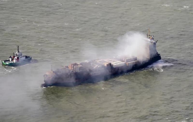 Се појави снимка од нападот врз танкери во Црното Море- ударот на дрон предизвика силна експлозија (ВИДЕО)