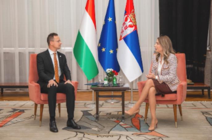 Средба Ѓедовиќ Хандановиќ - Сијарто: Целта е преговорите меѓу Русите и МОЛ за НИС да се завршат до крајот на неделава