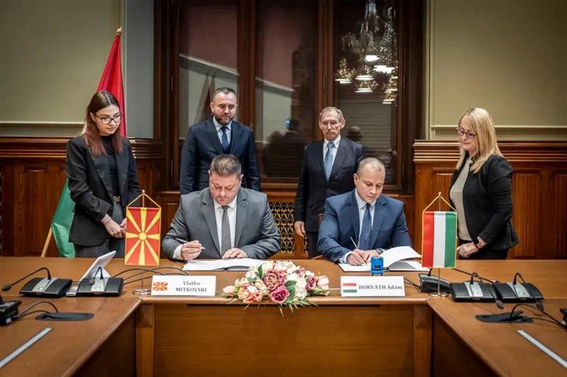 Тошковски во официјална посета на Унгарија: Зајакнување на безбедносната соработка, размена на искуства за „Безбеден град“ и полициски обуки