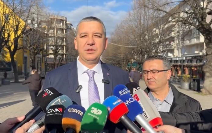 Македонците од Општина Пустец бараат поништување на одлуката на албанската Влада за отворање прифатни центри за мигранти во Општина Пустец