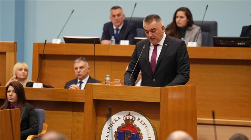 Парламентот на РС ја прифати оставката на премиерот Миниќ