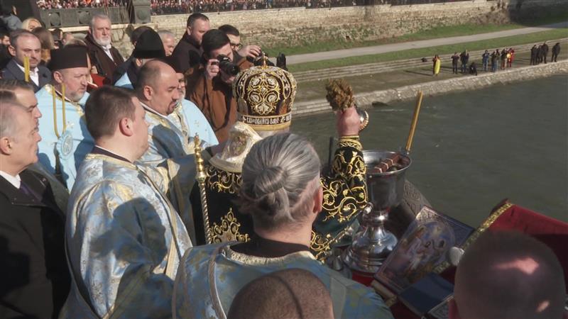 Православните верници денеска го слават празникот Богојавление - Водици