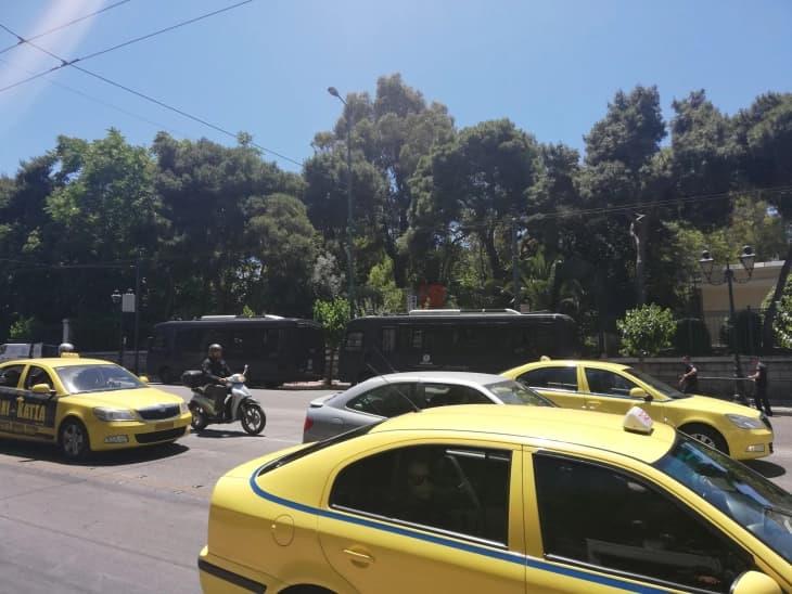 Нов дводневен штрајк на таксистите во Атина