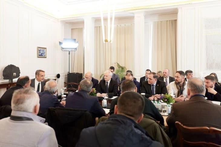 Грчките земјоделци денеска ќе одлучат дали ќе продолжат со протестите и блокадите или ќе се повлечат