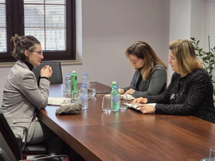 Божиновска–Мелинвуд: Започнува најобемната енергетска обнова на јавните згради досега 