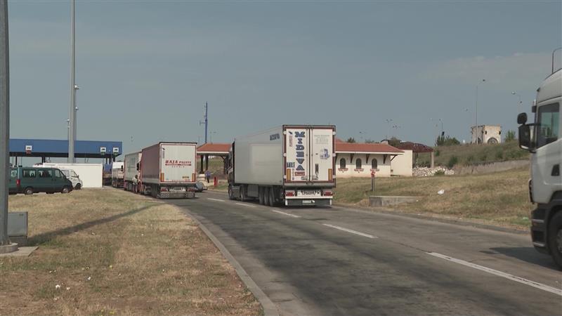 Утре во 12 почнува целосната блокада на товарниот патнички сообраќај