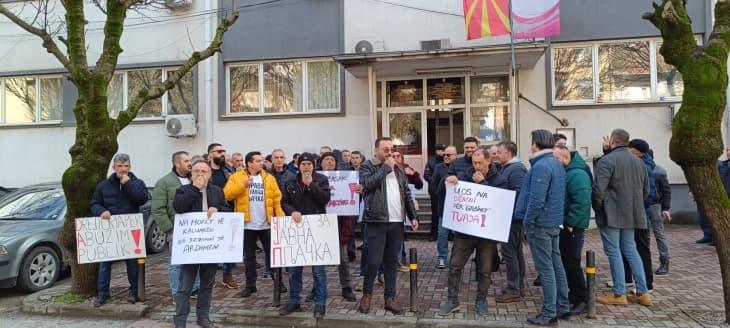 Протест пред УЈП во Тетово, се бара сторнирање на решенија за данок на доход 