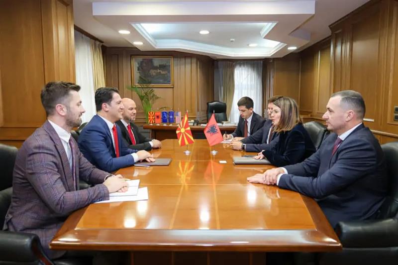 Средба на вицепремиерот Сали со министерката за внатрешни работи на Албанија, Кочиу