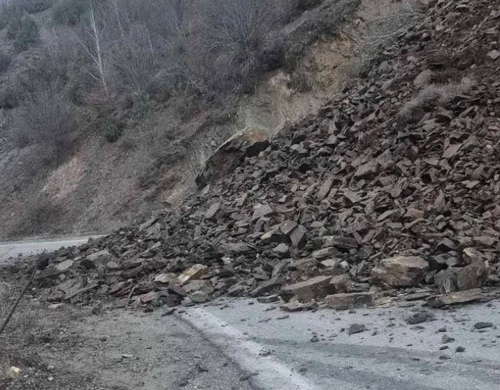 Во прекин сообраќајот на патот Берово - Струмица