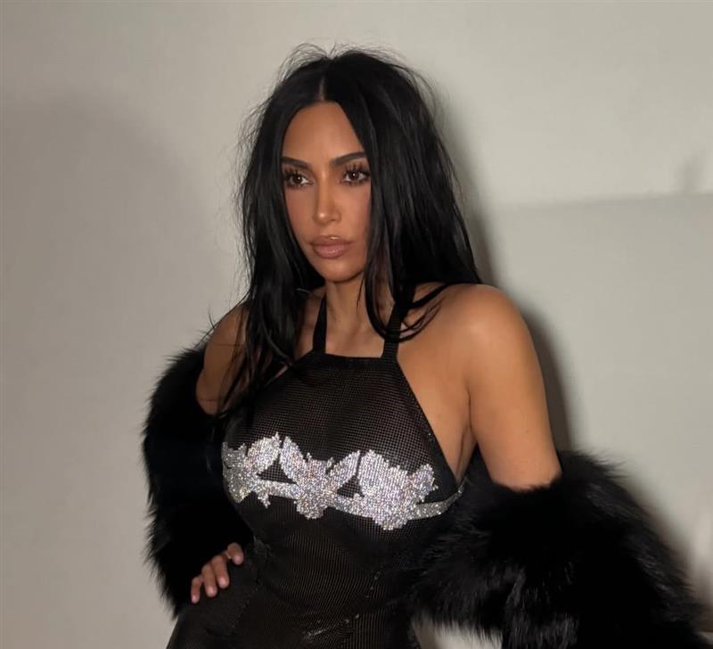 Ким Кардашијан вели дека тимот на Хари и Меган побарал да се отстранат фотографиите од забавата кога „сфатија дека е Ден на сеќавање“