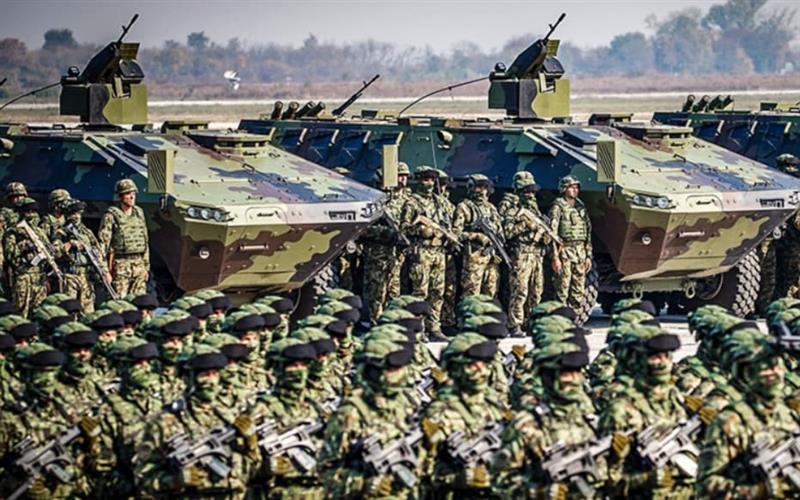 Србија го враќа воениот рок- Вучиќ со порака: Се создаваат воени сојузи 