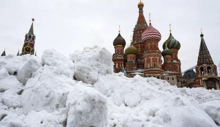 Видео- фото: Рекорден снег во Москва- над 60 см по 32 години