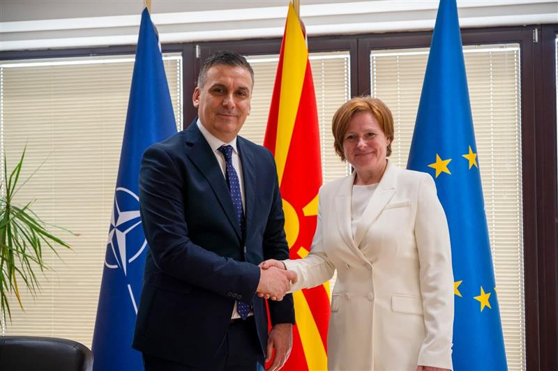 Министерот Хоџа оствари средба со амбасадорката на Германија Дрекслер