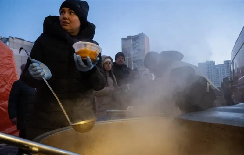 Украинците на истокот на земјата едвај преживуваат- под постојани напади и на температури од минус 20