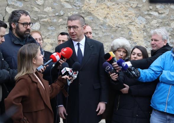 Мицкоски: Владата нуди своја формула за пресметување на покачувањето на платите во администрацијата
