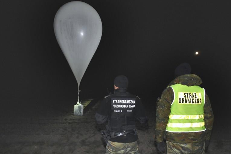 Белоруси во Полска криумчареле цигари со метеролошки балони, петмина уапсени (ВИДЕО)