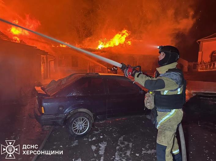 Најмалку едно лице загина, две се повредени во руски напад врз Краматорск, осум повредени во Херсон