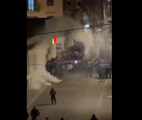 Полицијата употреби солзавец и водени топови на протестот против ЗОИ во Милано