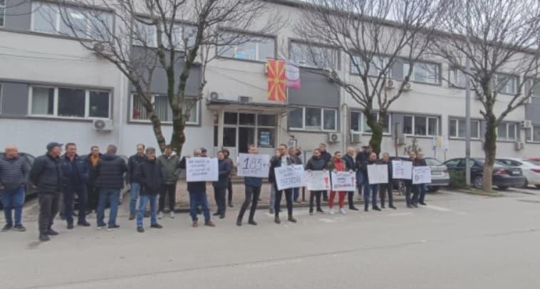 Протест пред УЈП во Тетово, се бара да не се плаќа данок на доход