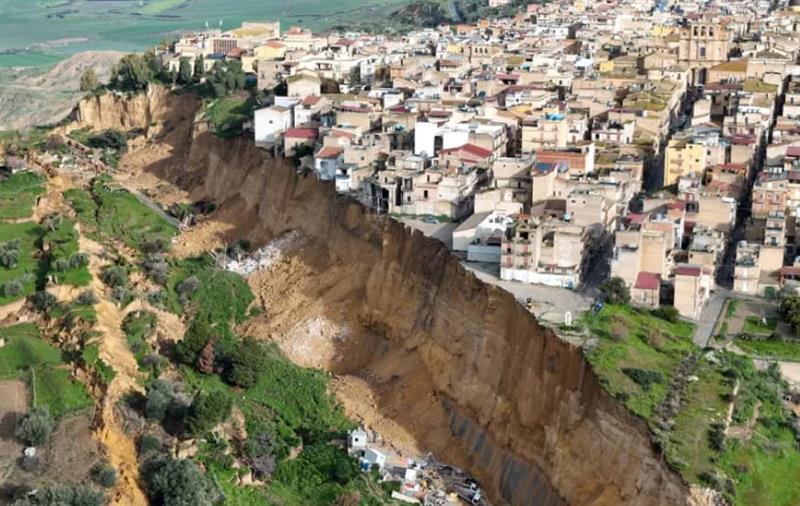 Луѓето на Сицилија бесни на властите по огромното свлечиште: Изгубивме половина град (ВИДЕО)