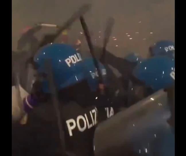 Хаос на протестите во Милано- полицијата ги растерува демонстрантите со водени топови (ВИДЕО)