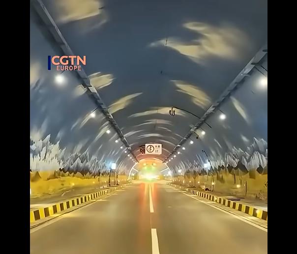 Видео: Најдолгиот автопатен тунел во Кина е завршен