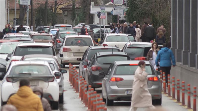 Ќе се реши ли конечно  долгогодишниот проблем со паркирањето на Клиничкиот Центар Мајка Тереза?