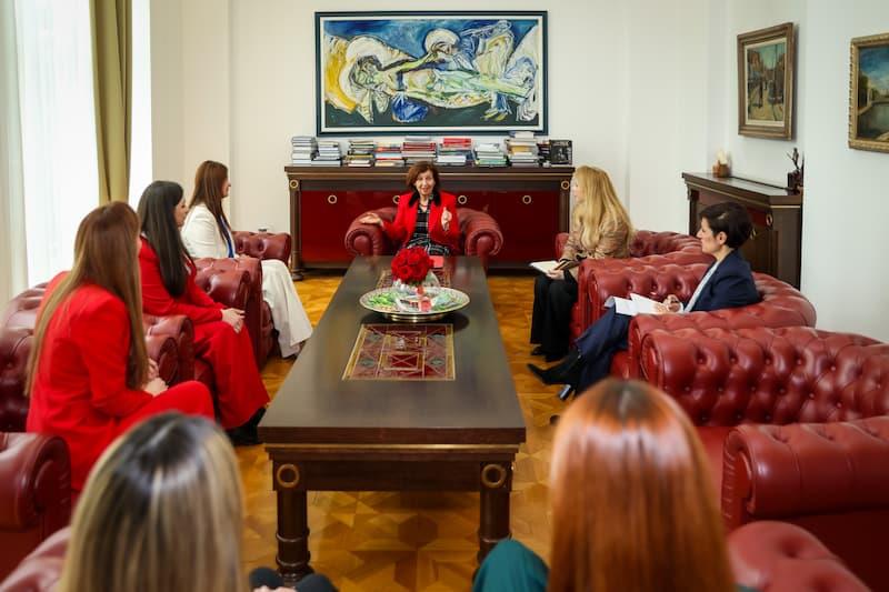 Сиљановска-Давкова разговараше со претставнички на Women in Tech-Macedonia  