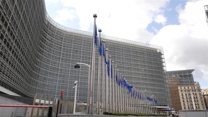 Претрес во Европската комисија: Истрага за продажба на зграда вредна 900 милиони евра