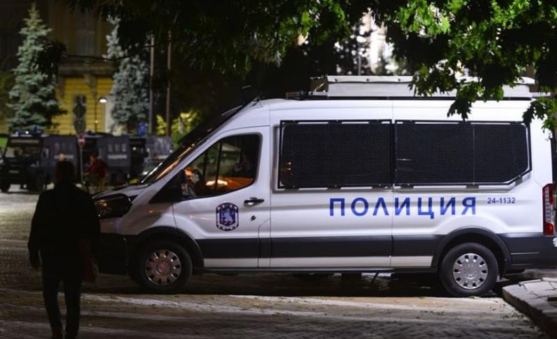 Хорор во Софија: Татко си ги избодел синовите, 22- годишникот не преживеал, 15- годишникот се бори за живот 