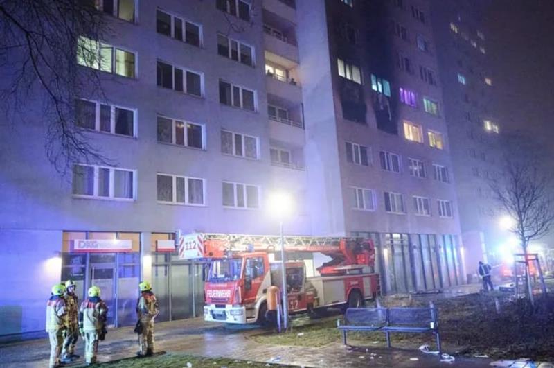 Дете загина, повеќе станари се повредени во пожар во зграда во Берлин 