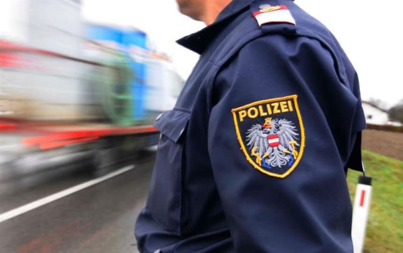 Балканска нарко мафија криеле дрога во овошје и зеленчук- приведени се во Виена