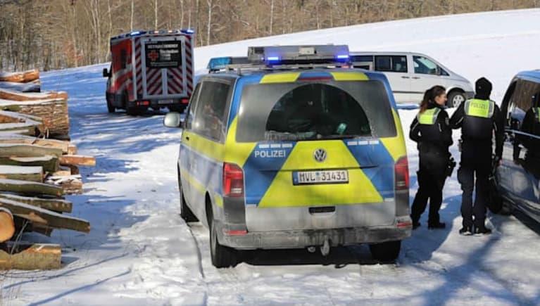 Дете загина при опасна игра на снег- автомобил му ја влечел санката, па се забил во дрва