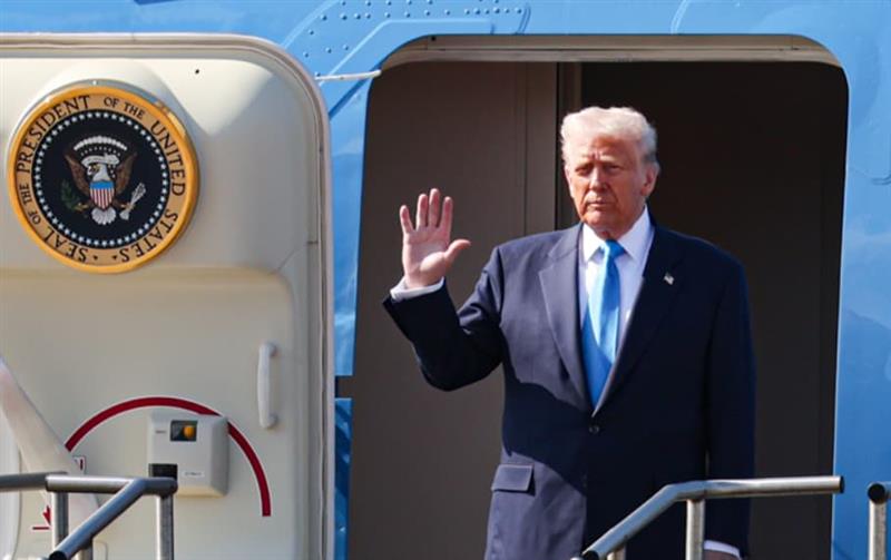 Трамп ќе го пребои претседателскиот авион- ќе му ја додаде својата омилена боја 