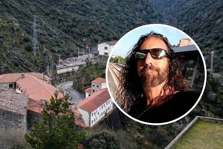 Американец купил цело село во Шпанија за 310.000 евра (ВИДЕО)