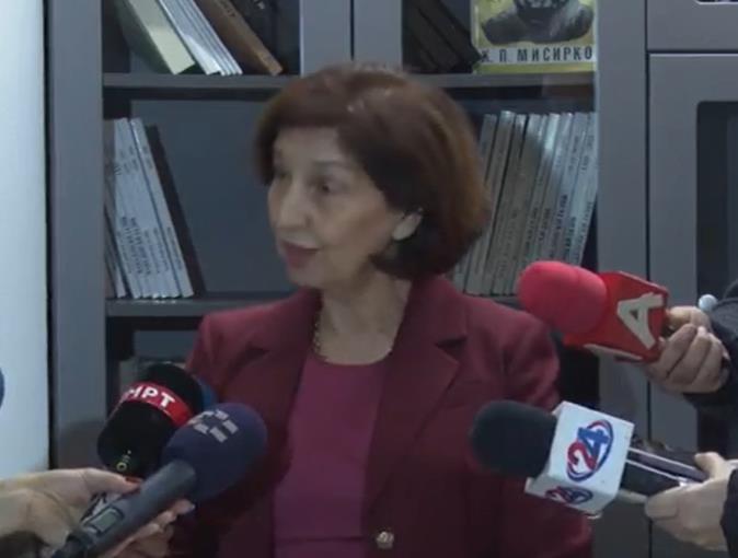 Сиљановска Давкова: Важно е кој не претставува надвор, акцентот го ставаме на кариерни дипломати