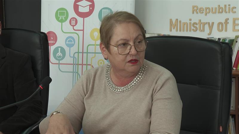 Јаневска ќе го „турка“ до крај новиот законот за високо образование