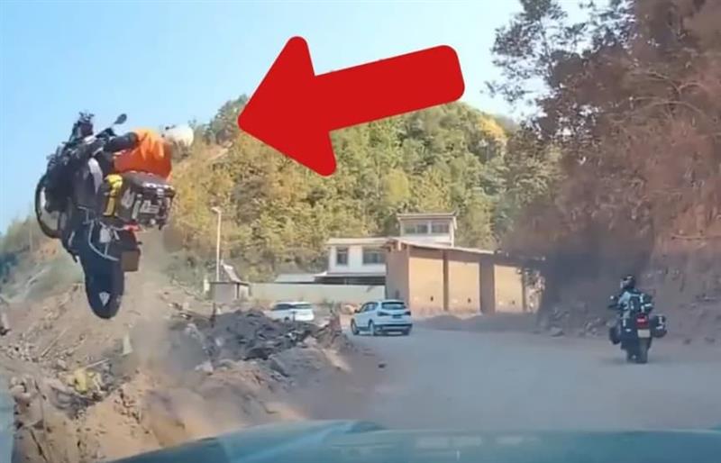 Со мотор слетала директно во длабока бездна (Вознемирувачко видео) 