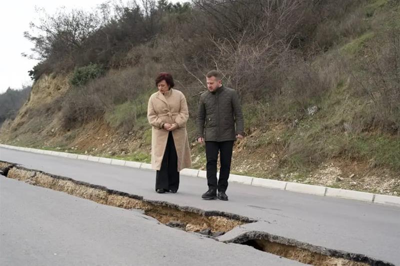 Стаменкоска-Трајкоска: Затворен за сообраќај патот кон Теферич, се работи на изнаоѓање решение за трајна санација на оштетувањето