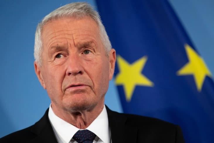 Поранешниот норвешки премиер Јагланд приведен поради блиски односи со Епстин, се обидел да се самоубие